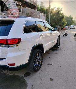 جیپ گراند شیرۆکی